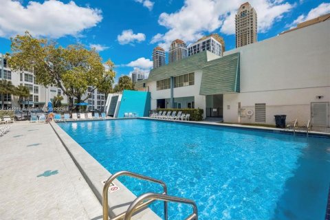 Condo in Sunny Isles Beach, Florida, 1 bedroom  № 1332926 - photo 14