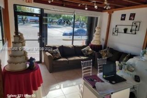 Propiedad comercial en venta en Miami, Florida № 1384601 - foto 1