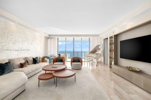 Condominio en venta en Bal Harbour, Florida, 3 dormitorios, 290.6 m2 № 1427534 - foto 1