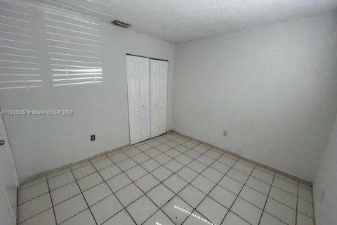 Townhouse in Cutler Bay, Florida 3 bedrooms, 114.18 sq.m. № 1427533 - photo 9