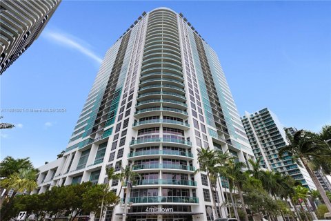 Condominio en venta en Miami, Florida, 60.85 m2 № 1423972 - foto 1