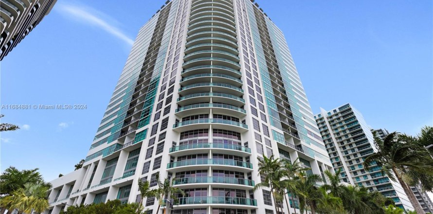 Estudio en el Condominio en Miami, Florida  № 1423972