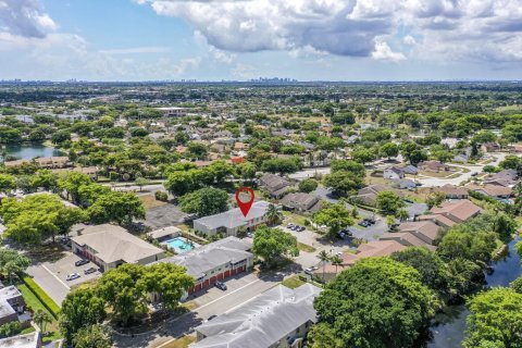 Touwnhouse à vendre à Tamarac, Floride: 2 chambres, 135.17 m2 № 1226940 - photo 1