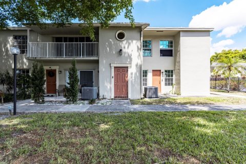 Townhouse in Tamarac, Florida 2 bedrooms, 135.17 sq.m. № 1226940 - photo 20