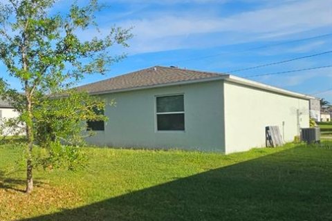 House in Poinciana, Florida 3 bedrooms, 134.06 sq.m. № 1063156 - photo 2