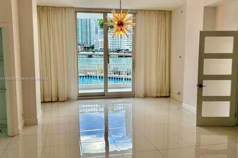 Copropriété à vendre à Miami, Floride: 3 chambres, 121.24 m2 № 1160675 - photo 24