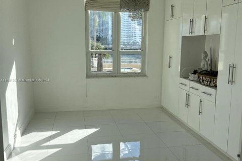 Condominio en venta en Miami, Florida, 3 dormitorios, 121.24 m2 № 1160675 - foto 26