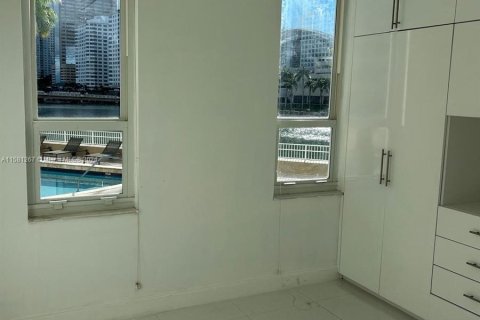 Condo in Miami, Florida, 3 bedrooms  № 1160675 - photo 16