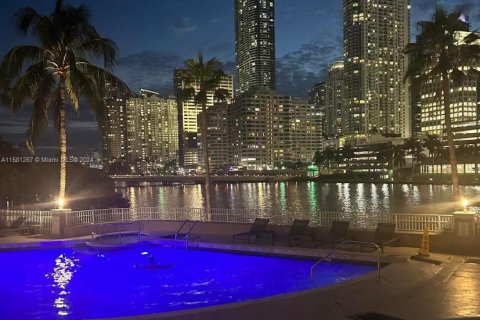 Condominio en venta en Miami, Florida, 3 dormitorios, 121.24 m2 № 1160675 - foto 2