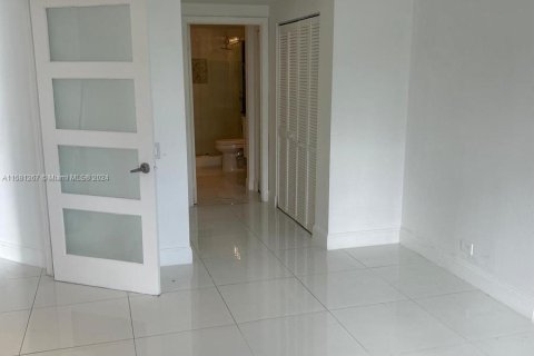 Copropriété à vendre à Miami, Floride: 3 chambres, 121.24 m2 № 1160675 - photo 28