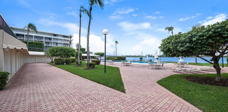 Condo in Palm Beach, Florida, 2 bedrooms  № 1068176