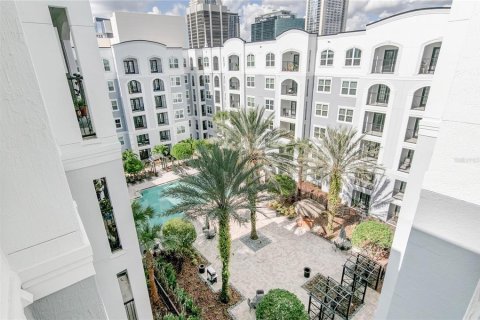 Condominio en venta en Orlando, Florida, 2 dormitorios, 113.62 m2 № 1036815 - foto 2