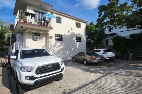 Commercial property in Miami, Florida 301.75 sq.m. № 1073464 - photo 2