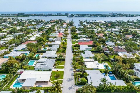 House in Lake Worth, Florida 4 bedrooms, 227.89 sq.m. № 1079076 - photo 20