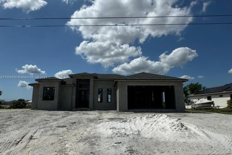 Villa ou maison à vendre à Cape Coral, Floride: 3 chambres, 180.23 m2 № 1076152 - photo 1
