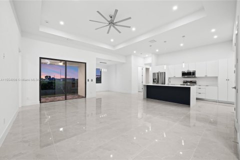 Villa ou maison à vendre à Cape Coral, Floride: 3 chambres, 180.23 m2 № 1076152 - photo 8