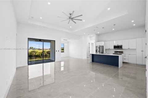 Villa ou maison à vendre à Cape Coral, Floride: 3 chambres, 180.23 m2 № 1076152 - photo 12