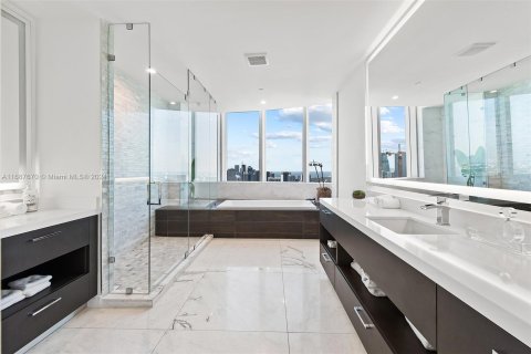 Condominio en venta en Miami, Florida, 4 dormitorios, 307.69 m2 № 1428358 - foto 27