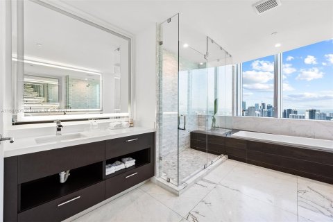 Condominio en venta en Miami, Florida, 4 dormitorios, 307.69 m2 № 1428358 - foto 21