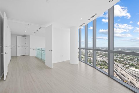 Condominio en venta en Miami, Florida, 4 dormitorios, 485.41 m2 № 1428356 - foto 15