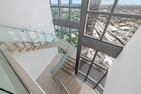 Condominio en venta en Miami, Florida, 4 dormitorios, 485.41 m2 № 1428356 - foto 8