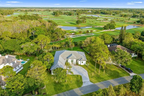 House in Jupiter, Florida 4 bedrooms, 353.12 sq.m. № 1070401 - photo 13