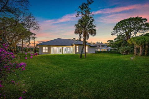 House in Jupiter, Florida 4 bedrooms, 353.12 sq.m. № 1070401 - photo 4