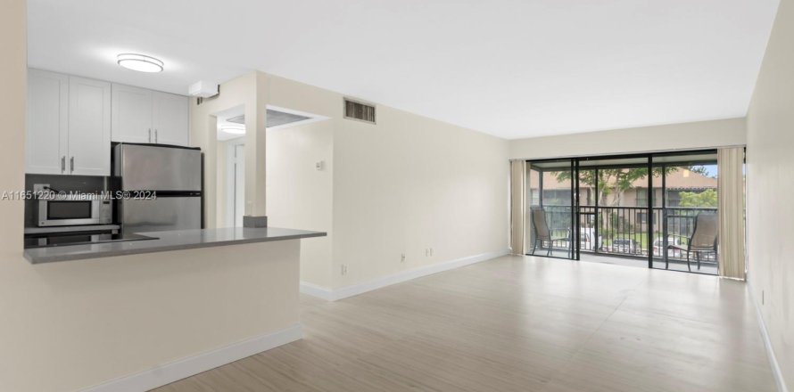 Condominio en Hollywood, Florida, 1 dormitorio  № 1333377