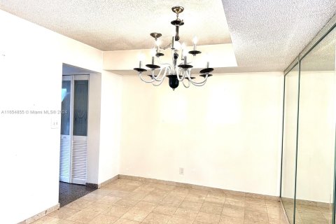 Condo in Sunny Isles Beach, Florida, 2 bedrooms  № 1354580 - photo 8