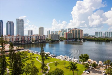 Condo in Sunny Isles Beach, Florida, 2 bedrooms  № 1354580 - photo 2