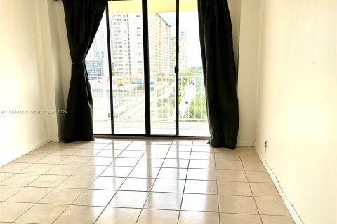 Condo in Sunny Isles Beach, Florida, 2 bedrooms  № 1354580 - photo 27