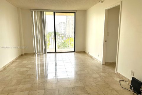 Condo in Sunny Isles Beach, Florida, 2 bedrooms  № 1354580 - photo 10