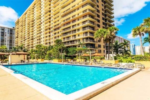 Condo in Sunny Isles Beach, Florida, 2 bedrooms  № 1354580 - photo 18