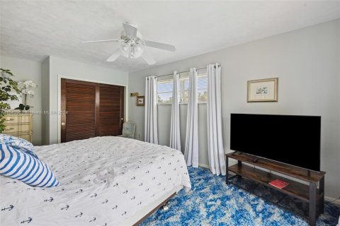 House in North Miami Beach, Florida 5 bedrooms, 283.54 sq.m. № 1072826 - photo 17