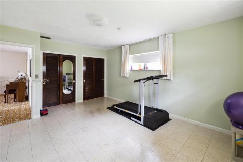 Villa ou maison à vendre à North Miami Beach, Floride: 5 chambres, 283.54 m2 № 1072826 - photo 20
