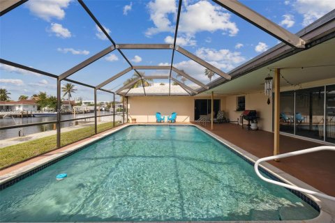 Villa ou maison à vendre à North Miami Beach, Floride: 5 chambres, 283.54 m2 № 1072826 - photo 4