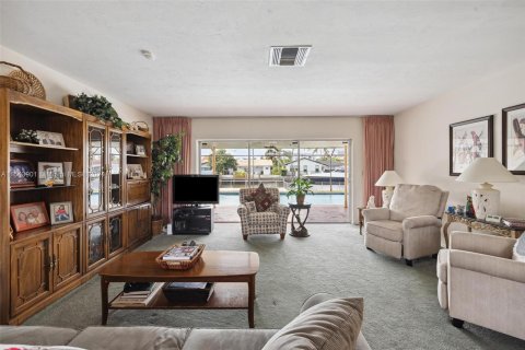 Villa ou maison à vendre à North Miami Beach, Floride: 5 chambres, 283.54 m2 № 1072826 - photo 8