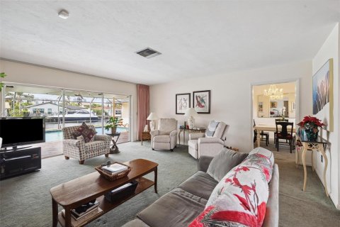Villa ou maison à vendre à North Miami Beach, Floride: 5 chambres, 283.54 m2 № 1072826 - photo 10