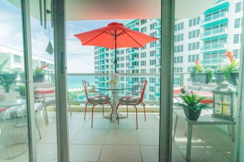 Condominio en venta en Miami Beach, Florida, 2 dormitorios, 95.69 m2 № 1372856 - foto 15