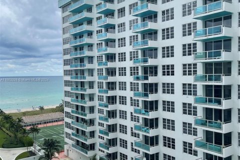 Condominio en venta en Miami Beach, Florida, 2 dormitorios, 95.69 m2 № 1372856 - foto 1