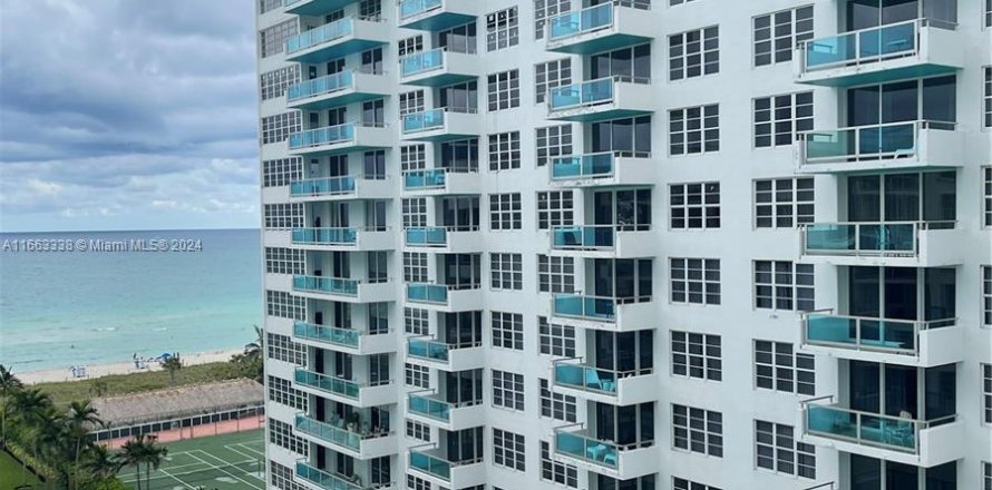 Condominio en Miami Beach, Florida, 2 dormitorios  № 1372856