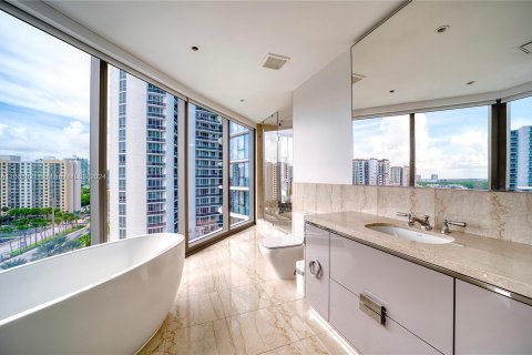 Condo in Sunny Isles Beach, Florida, 4 bedrooms  № 1372894 - photo 28