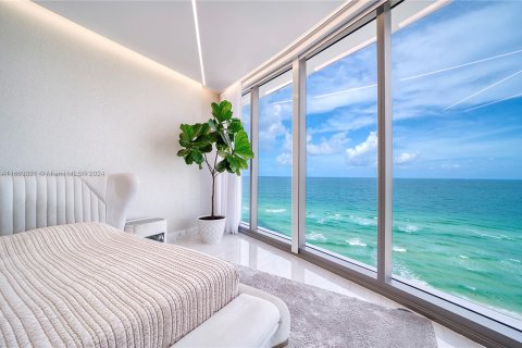 Condominio en venta en Sunny Isles Beach, Florida, 4 dormitorios, 297.66 m2 № 1372894 - foto 13