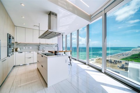 Condominio en venta en Sunny Isles Beach, Florida, 4 dormitorios, 297.66 m2 № 1372894 - foto 18