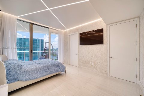 Condominio en venta en Sunny Isles Beach, Florida, 4 dormitorios, 297.66 m2 № 1372894 - foto 25