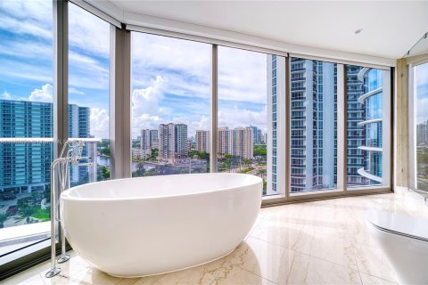 Condominio en venta en Sunny Isles Beach, Florida, 4 dormitorios, 297.66 m2 № 1372894 - foto 27