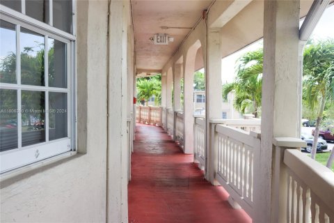 Condo in Miami Gardens, Florida, 2 bedrooms  № 1227233 - photo 30