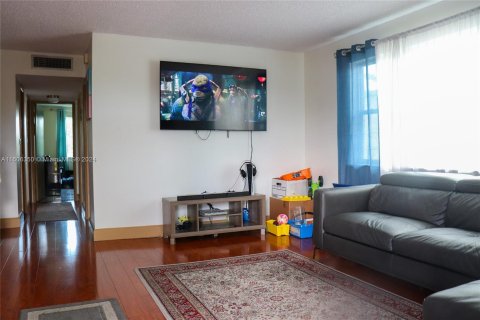 Condo in Miami Gardens, Florida, 2 bedrooms  № 1227233 - photo 21