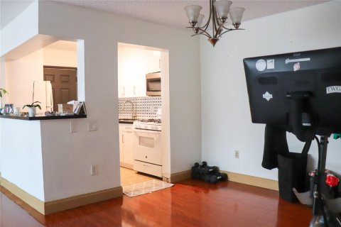 Condo in Miami Gardens, Florida, 2 bedrooms  № 1227233 - photo 17