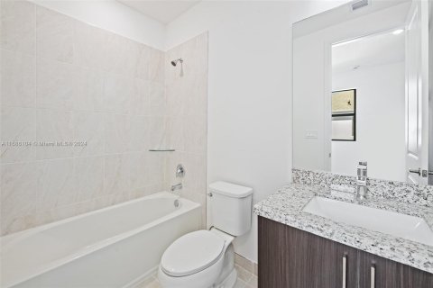 House in Miami, Florida 4 bedrooms № 1423675 - photo 20